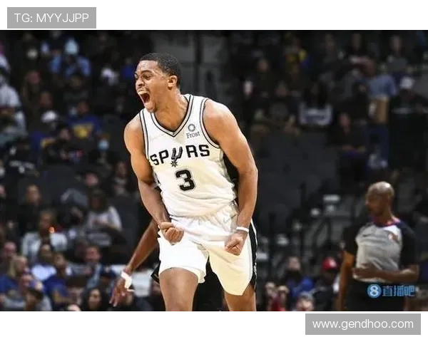 凯尔登全场完美表现5投全中14分3篮板1助攻3抢断正负值高达20分领衔全场